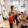 Zdjęcie z wydarzenia: Kaczuszki w Muzeum Regionalnym - przedstawia dzieci w Muzeum